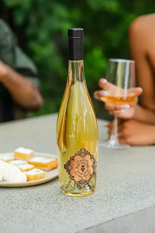 Bee d'Vine Brut Barrel Fermented (Dry) Honey Wine served at the table