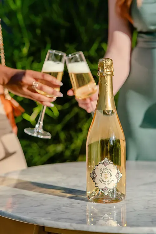 Bee d'Vine Demi Sec Sparkling (Semi-Sweet) Honey Wine served at the table